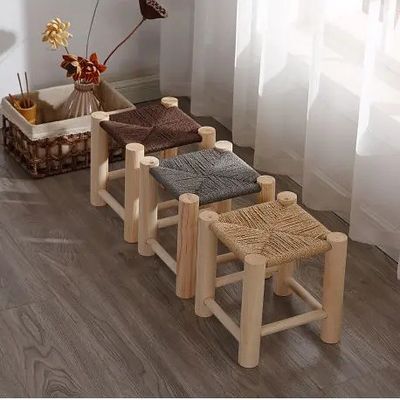 Agregue un toque de elegancia a su sala de estar y comedor con un taburete moderno de madera sólida nórdica