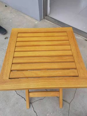 Diseño moderno Jardín plegable pequeño Mesa de madera de caucho para patio Bebidas de café al aire libre Embalaje de correo Estilo moderno