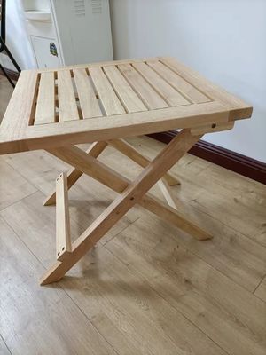 Diseño moderno Jardín plegable pequeño Mesa de madera de caucho para patio Bebidas de café al aire libre Embalaje de correo Estilo moderno
