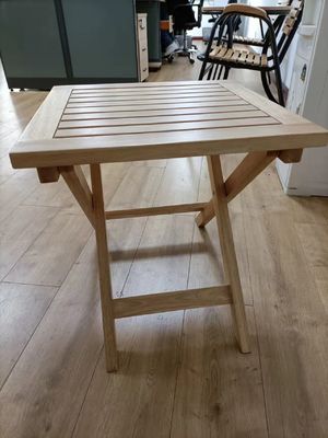 Diseño moderno Jardín plegable pequeño Mesa de madera de caucho para patio Bebidas de café al aire libre Embalaje de correo Estilo moderno
