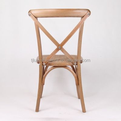Estilo moderno D50*W42*H89CM Silla trasera de madera sólida X con cojín de ratán para la recepción de bodas al aire libre