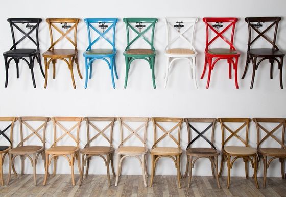 Color natural Moderno de madera sólida X de espalda cruzada Silla de banquete con cojín de ratán para bodas y restaurantes