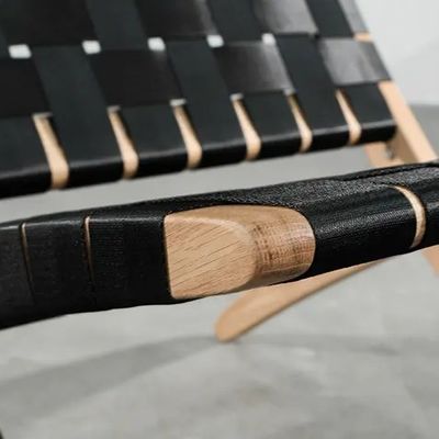 Silla de comedor de madera al aire libre con diseño plegable y construcción de madera sólida