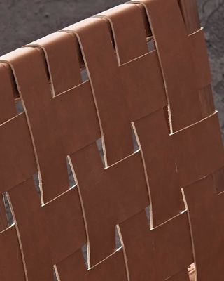 Sillones de bar con sillas tejidas de cuero de silla