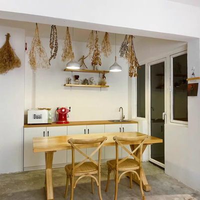 Estancia de comedor apilable de madera sólida para restaurante y boda