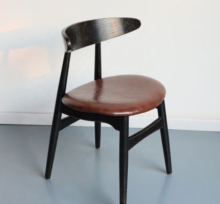 Estantería de madera sólida Diseño práctico y moderno para el estantería de casa Otomano