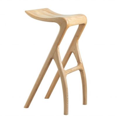 Silla de barra alta personalizada hecha de madera maciza adecuada para diversos entornos de bar o cocina