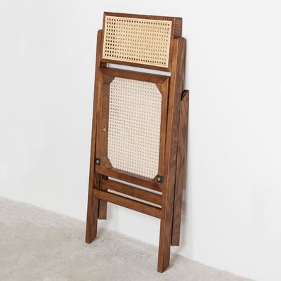 Silla de madera moderna silla plegable de madera sólida de ratán natural para eventos con embalaje y correo