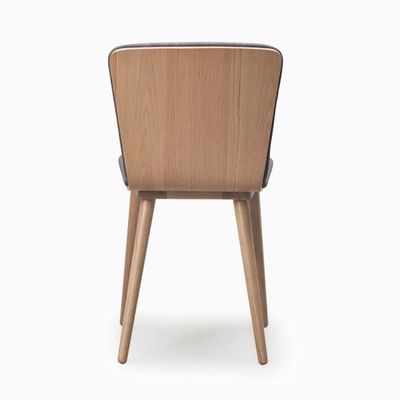 Silla moderna de comedor de hotel de madera marrón para comidas cómodas y relajantes