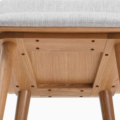 Silla moderna de comedor de hotel de madera marrón para comidas cómodas y relajantes