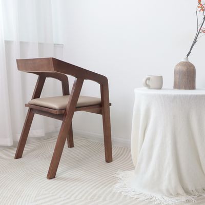 Silla de brazo de madera Restaurante de color nuez Comedor Silla de madera maciza para muebles específicos en el comedor