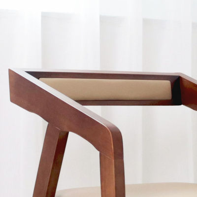 Silla de brazo de madera Restaurante de color nuez Comedor Silla de madera maciza para muebles específicos en el comedor