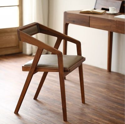 Silla de brazo de madera Restaurante de color nuez Comedor Silla de madera maciza para muebles específicos en el comedor