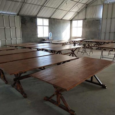 Embalaje de correo y mesa plegable de madera para alquilar en bodas y fiestas