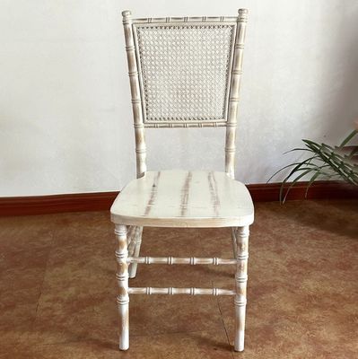 Silla de comedor natural negra resistente de diseño nórdico Muestra moderna de madera sólida de cuero PU para la sala de bodas