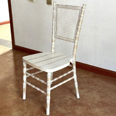 Silla de comedor natural negra resistente de diseño nórdico Muestra moderna de madera sólida de cuero PU para la sala de bodas