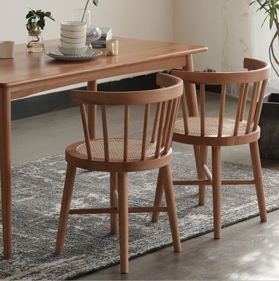 Silla de comedor de madera sólida Nordic Good Design Muebles de restaurante antiguos con estilo contemporáneo en 55cm*40cm*74cm