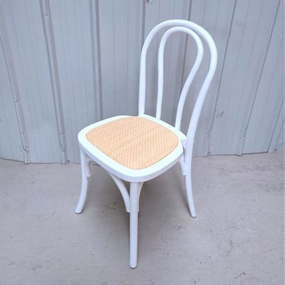 Silla de madera apilada con límite de peso de 100 kg Muebles modernos Restaurante Sillones de comedor de rotín apilados naturales