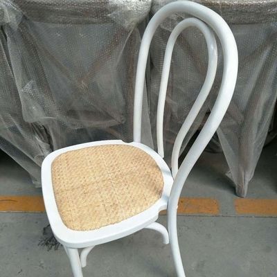 Silla de madera apilada con límite de peso de 100 kg Muebles modernos Restaurante Sillones de comedor de rotín apilados naturales