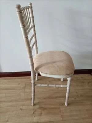 Inicio Muebles Embalaje de correo Blanco Lavado Sillones de chiavari Madera Boda Hotel Banquete Silla apilada con cojín extraíble