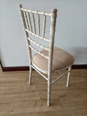 Inicio Muebles Embalaje de correo Blanco Lavado Sillones de chiavari Madera Boda Hotel Banquete Silla apilada con cojín extraíble