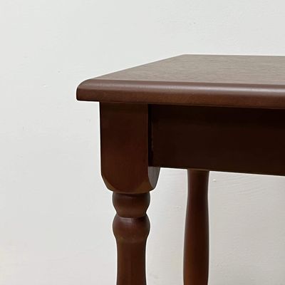 Mesa de café de madera antigua con estilo de diseño moderno y opciones de color personalizables