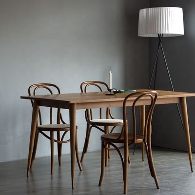 Tamaño personalizado sillas de comedor apilables de madera bentada en estilo Thonet francés de mediados de siglo para restaurantes