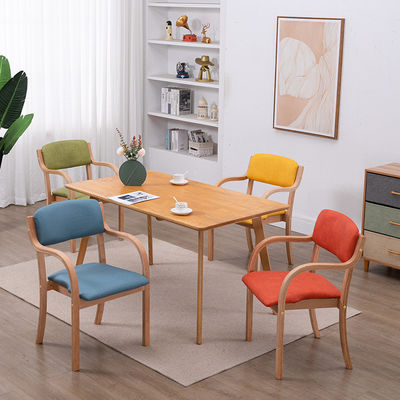 Silla de comedor específica de madera de tela de lujo de cuero de PU estilo francés Sala de comedor Doblada Silla de comedor de madera para hogares modernos
