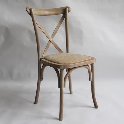Diseños personalizados Nórdico Moderno Rattan Cruz Volte apilable de madera sólida Banquete de bodas silla de madera Servicio OEM aceptado