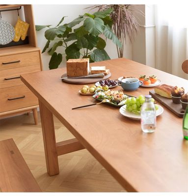 Tabla de comedor de madera de pino nórdica para restaurante Madera maciza Banquete de bodas Cocina de madera