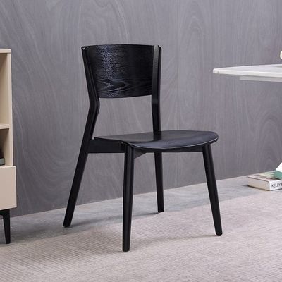 Silla de comedor de hogar/hotel de lujo moderna con diseño apilable y material de madera sólida