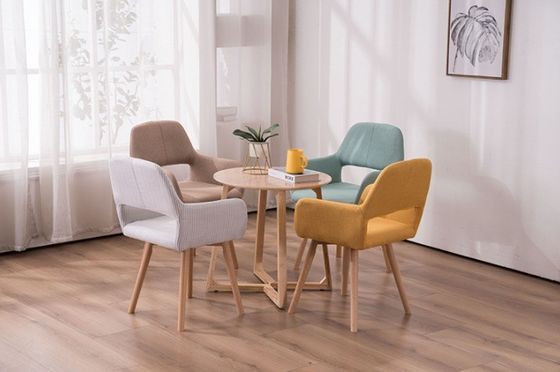 Piernas de madera maciza Muebles de comedor Nórdico Cama de comedor tapizada de colores para los requisitos del cliente