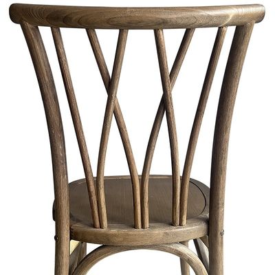 Antiguo evento de bodas Vintage X Cross Back silla de madera apilada con asiento de espuma de ratán