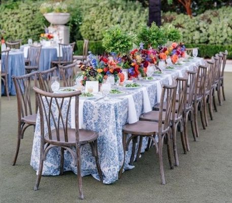 Antiguo evento de bodas Vintage X Cross Back silla de madera apilada con asiento de espuma de ratán