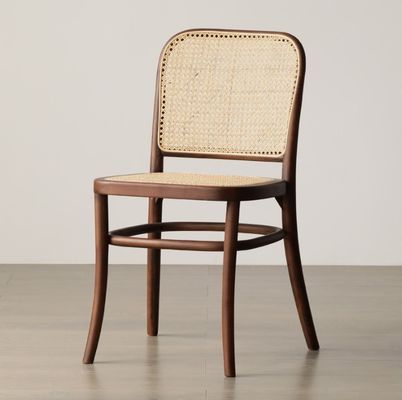 Silla de rattan de madera sólida de diseño simple para restaurante y comedor