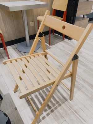 Sillones plegables de madera de nitrolacquer de acabado moderno para uso en hoteles y eventos en 2023