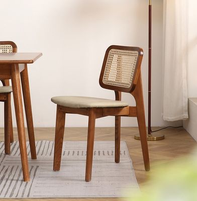 Muebles para el hogar prácticos clásicos silla de comedor de madera maciza con diseño de ratán y asiento tapizado