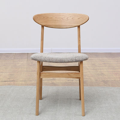 Silla de comedor nórdica moderna de madera sólida con asiento y respaldo de cuero tapizado