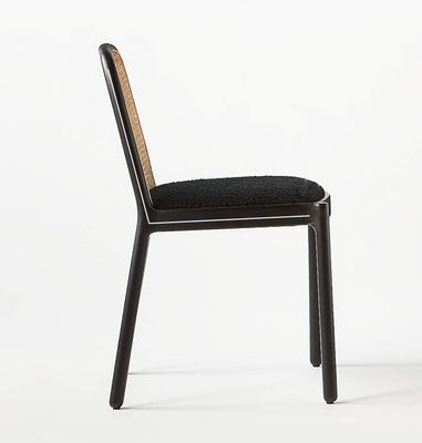 Embalaje de correo Silla de comedor de madera sólida sin brazos de ratán para el comedor