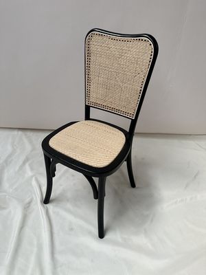 Silla de comedor moderna de madera con respaldo de ratán para asientos clásicos y cómodos