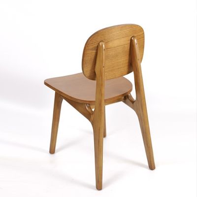 Silla de restaurante nórdica de madera de caucho Exquisitas sillas de madera para el comedor moderno