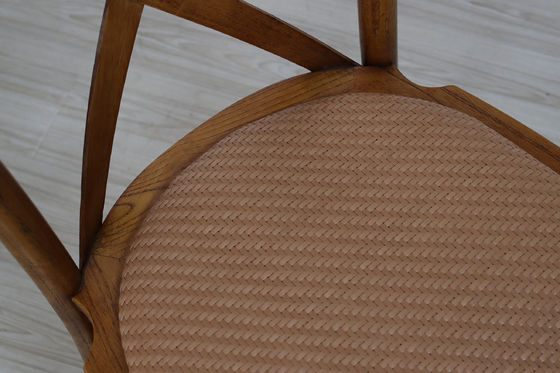 Embalaje de correos sillas de madera con respaldo de cruz para diseño antiguo en restaurantes y bodas