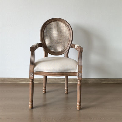 Estilo de diseño moderno Nitrolacquer Finish estilo francés Vintage Fabrica de comedor de madera personalizada Louis Armrest silla para evento