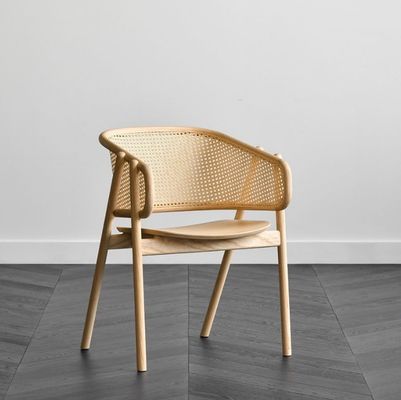 Diseño silla de comedor de madera de rattan silla de brazo de caña de rattan con límite de peso de 100 kg y embalaje de correo