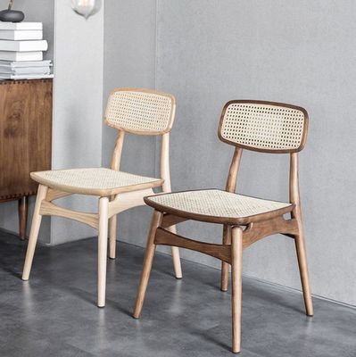 Silla de comedor de madera maciza sin brazos de ratán de diseño moderno para muebles interiores