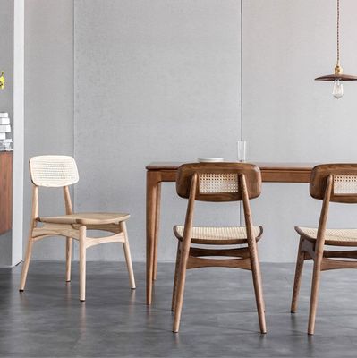 Silla de comedor de madera maciza sin brazos de ratán de diseño moderno para muebles interiores