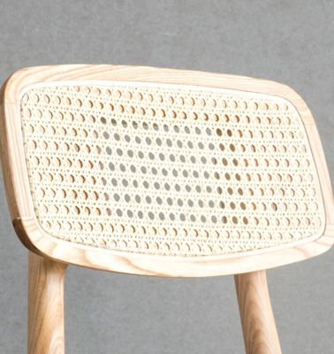 Silla de comedor de madera maciza sin brazos de ratán de diseño moderno para muebles interiores