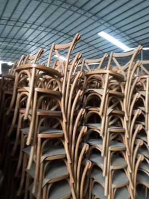 Silla de comedor de rodillo de madera apilada de estilo nórdico con tamaño personalizado W42CM*D44CM*H87CM