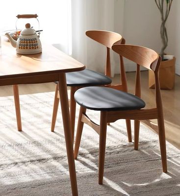 Sillas clásicas de madera tapizada nórdica con silla de restaurante enmarcada en ceniza