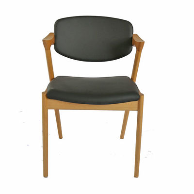 Silla de comedor de cuero PU comercial de madera para cafetería de hotel versátil y funcional